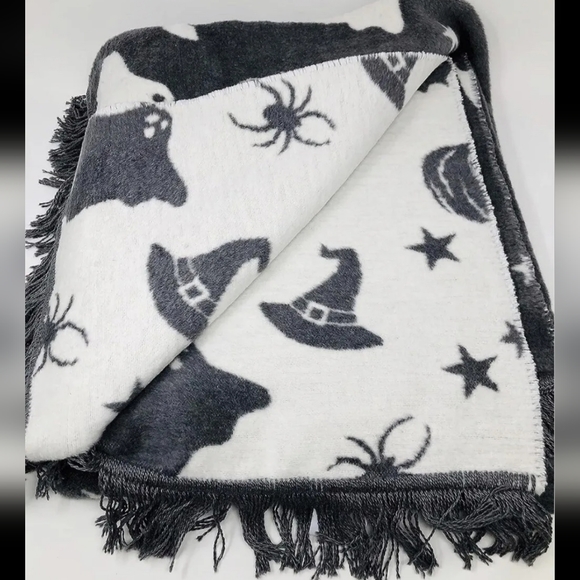 Docofil Halloween Reversible Ghost Throw Blanket NWT Gray & White Pumpkin Witch - Picture 2 of 4